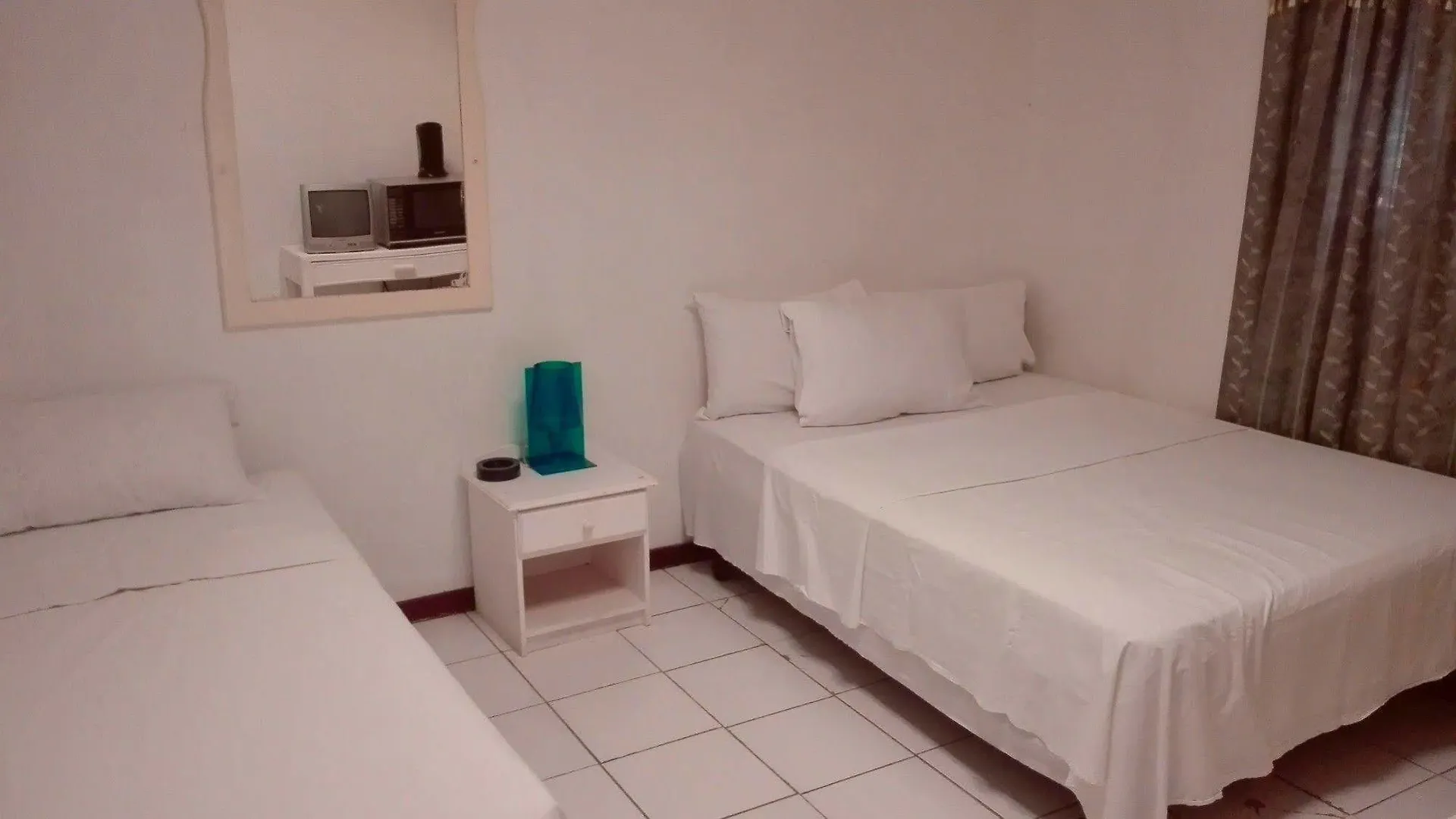 Pelikaan Hotel contacts
